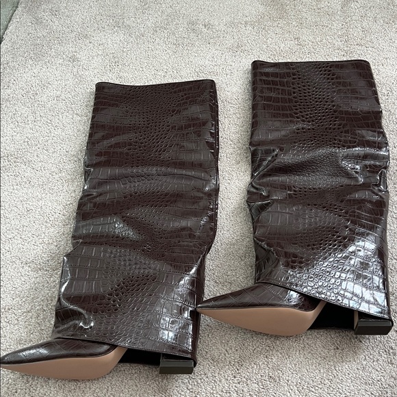 Brand new never worn Steve Madden knee high boots. Size 11 - Picture 2 of 4